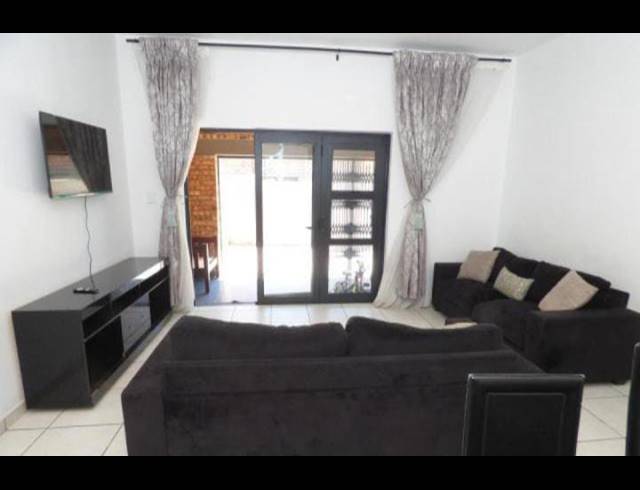 3 BEDROOM APARTMENT FOR SALE IN RAVENSWOOD